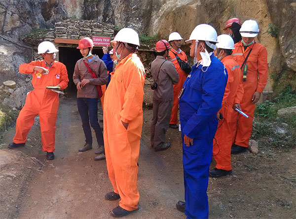 Beratung zur Arbeitssicherheit im Bergbau – eine Trainingsmaßnahme der BGR in Myanmar.