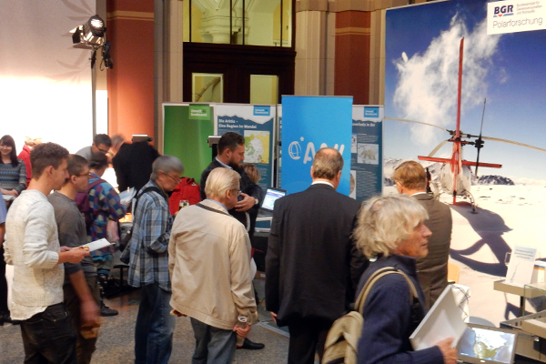 Die BGR informierte die Besucher bei der Veranstaltung im Museum für Naturkunde über ihre Forschungsaufgaben in der Arktis.