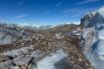 Das Forschungsteam nahm Gesteinsproben von dieser Moräne im Reeves Gletscher.