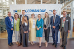 Teilnehmer am „German Day“ (Foto v. l. n. r.): Dirk Berg, Anja Tambusso-Ferraz, Jens , Selleen Sewpershad, Simone Pohl, Dr. Franziska, Jenny Marie Tala, Enrico und Prof. Dr. Volker Steinbach.