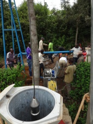 Messung der vertikalen Strömung in einem Brunnen bei Bugabira in der Provinz Kirundo, Burundi