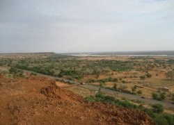 View of the Niger River near Niamey at the outcrop of the Continental Terminal aquifer